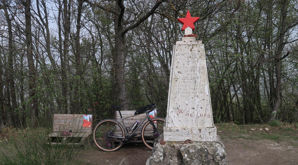 monument au sommet de Monte Sole